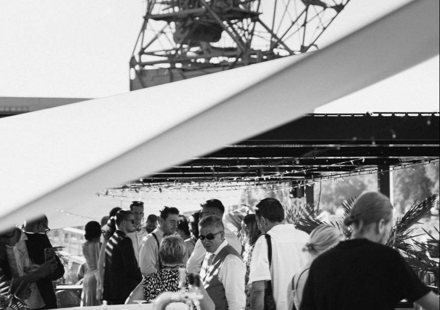 Réservez pour un groupe ou privatisez le Bar Rooftop du Blue Flamingo : la terrasse la plus dépaysante de Strasbourg !