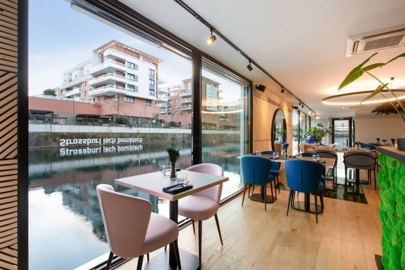 Découvrez le Blue Flamingo : un Restaurant Flottant insolite à Strasbourg proposant une cuisine moderne et créative