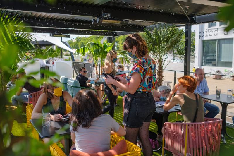 Le Bar Rooftop du Blue Flamingo est la meilleure terrasse pour les afterwork