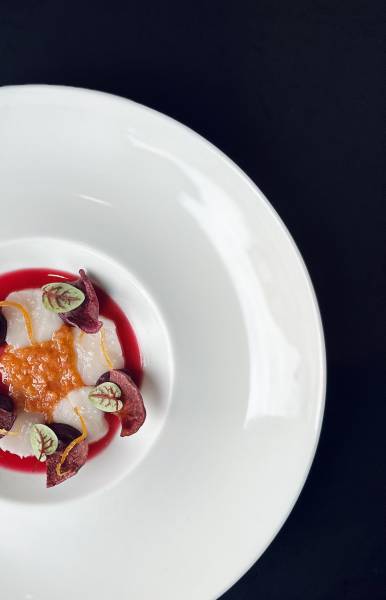 Déjeuner en terrasse sur un Rooftop original situé sur le toit d’une péniche et proposant une cuisine bistronomique / fusion