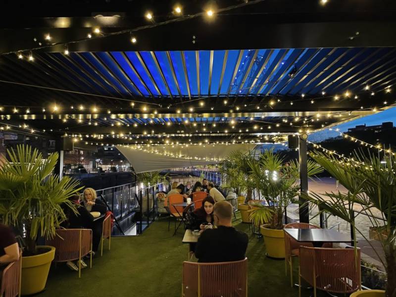 Les après midi en terrasse pour boire un verre au Blue Flamingo à Strasbourg